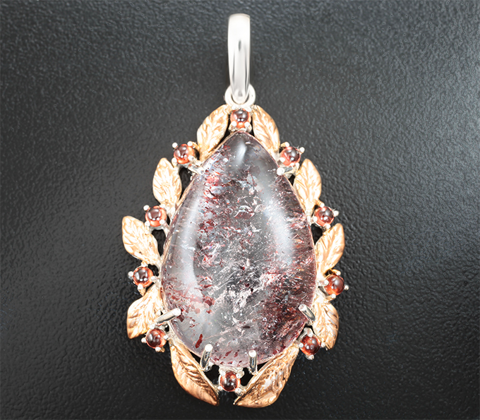 Серебро 925 Кулон с кварцем с включением гематита 34,26 карата и красно-оранжевыми гранатами
