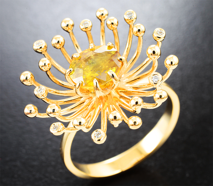 Золото Кольцо с желтым сапфиром 1,42 карата и бриллиантами