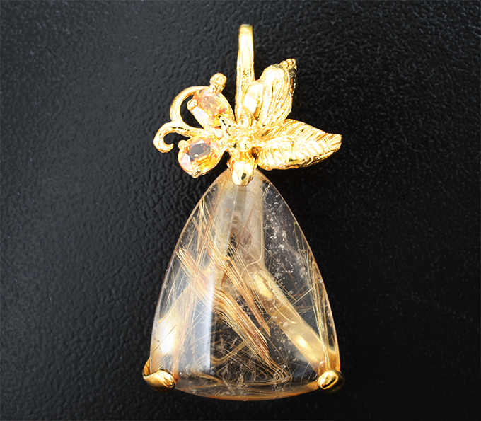 Серебро 925 Кулон с кварцем с включениями золотистого рутила 21,97 карата и сапфирами