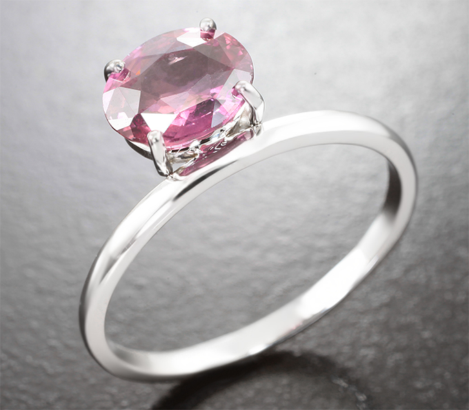 Золото Кольцо с оранжевато-розовым сапфиром 1,59 карата