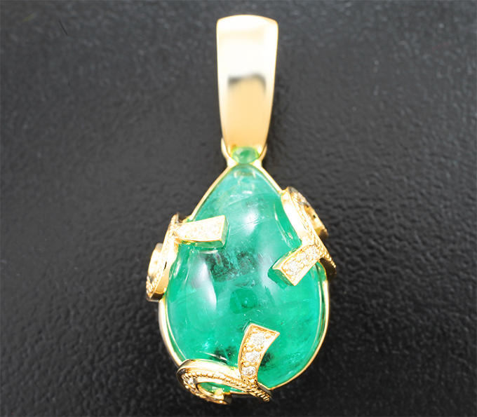 Золото Кулон с уральским изумрудом 12,4 карата и бриллиантами