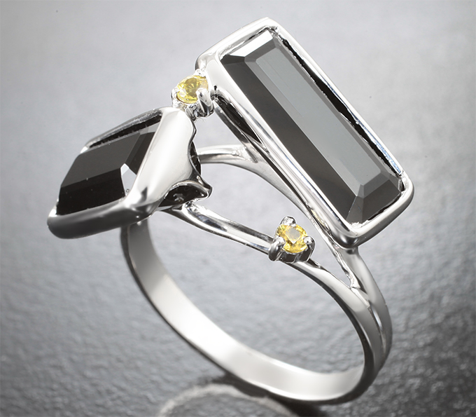 Золото Кольцо с шерлами 8,64 карата и желтыми сапфирами