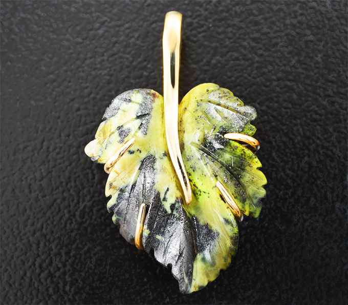 Золото Кулон с резной океанической яшмой 6,93 карата