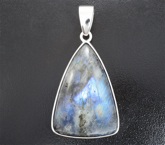 Серебро 925 Кулон с  лабрадоритом на долерите 43,69 карата 