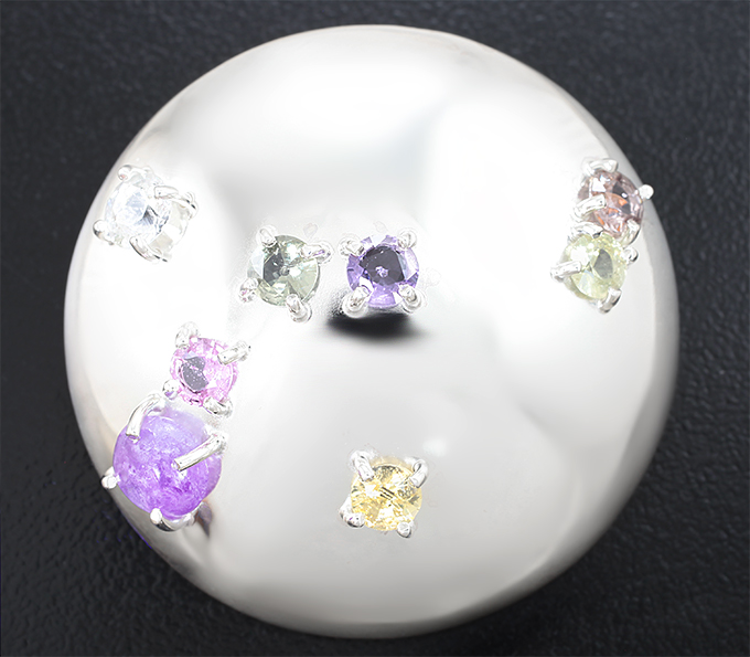 Серебро 925 Кулон с хакманитом топового цвета 0,72 карата, бесцветным фенакитом 0,34 карата и сапфирами