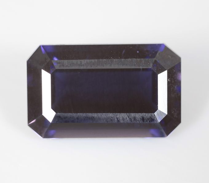 Насыщенный иолит 4,61 карата