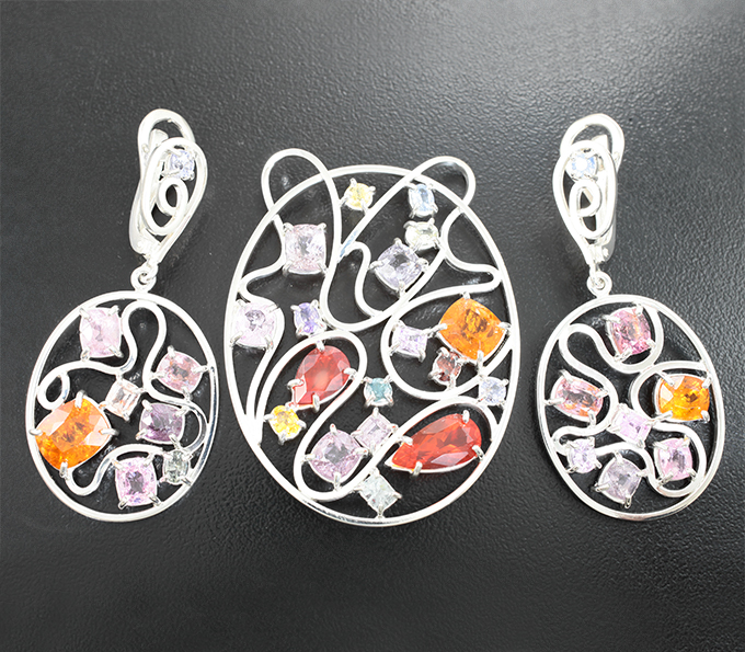 Серебро 925 Комплект с ограненными мексиканскими опалами, яркими клиногумитами, разноцветными шпинелями и сапфирами