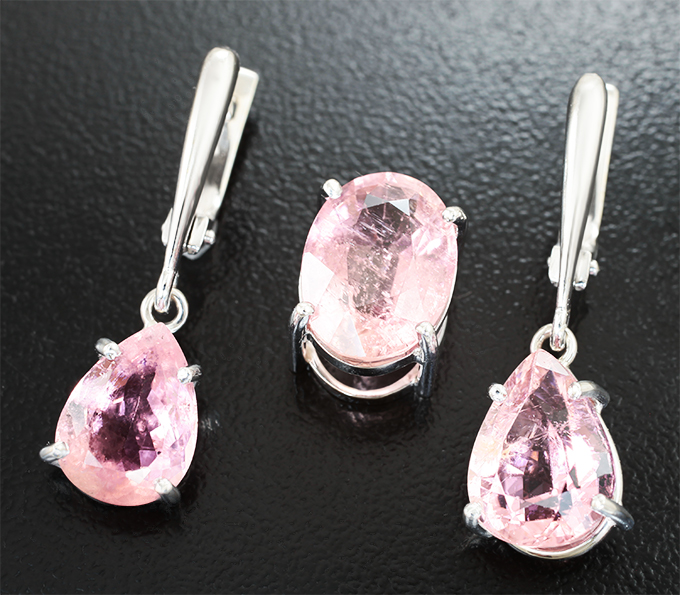 Золото Комплект с неоново-розовыми турмалинами 11,7 карата