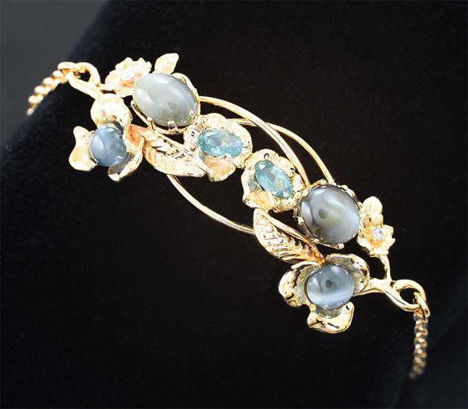 Золото Золотой браслет с хризобериллами с эффектом кошачьего глаза 5,42 карата, топовыми уральскими александритами оттенка морской волны и бриллиантами