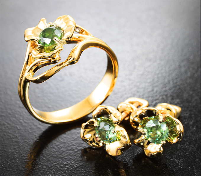 Золото Комплект с уральскими демантоидами 1,14 карата 