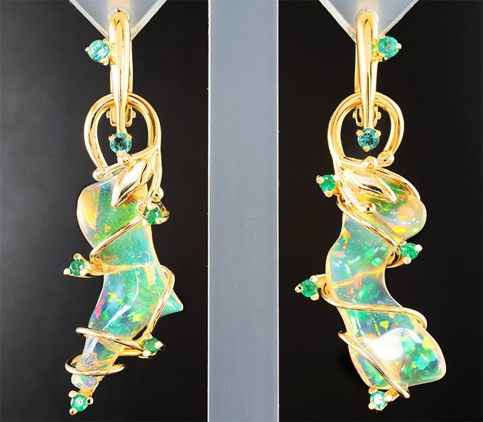 Золото Серьги с кристаллическими эфиопскими опалами 9,87 карата и уральскими изумрудами