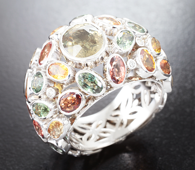 Золото Кольцо с разноцветными сапифирами 13,2 карата и бриллиантами