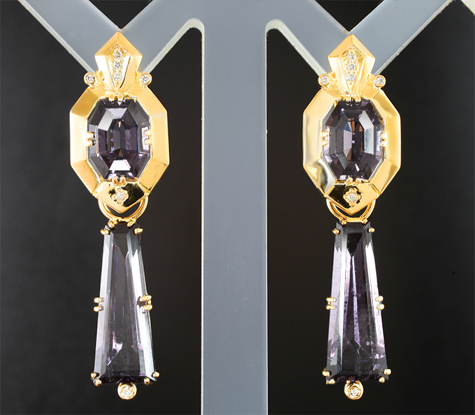 Золото Серьги со шпинелями авторской огранки 15,15 карата и бриллиантами