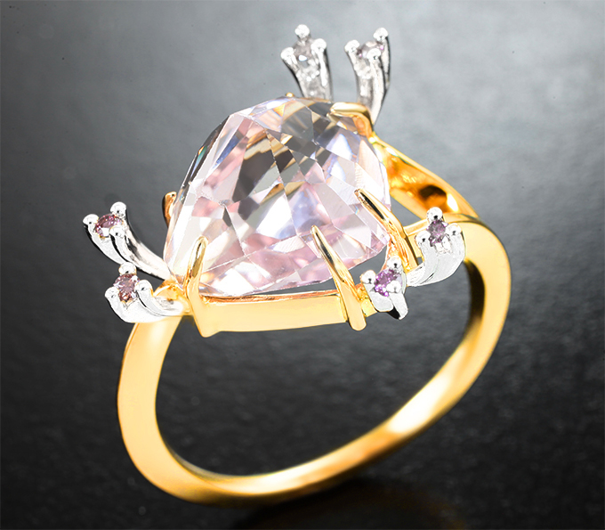 Золото Кольцо с полихромным кунцитом авторской огранки 8,15 карата и розовыми бриллиантами