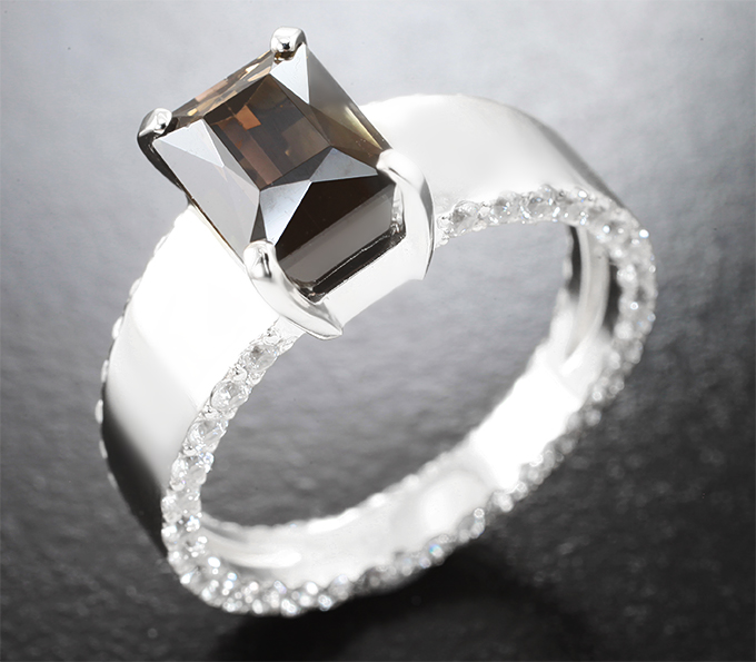 Золото Кольцо с чистейшим полихромным турмалином 2,41 карата и бесцветными сапфирами