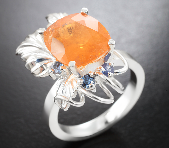 Серебро 925 Кольцо-трансформер cо спессартином гранатом 6,09 карата и васильковыми сапфирами