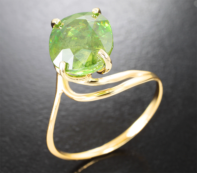Золото Кольцо с желтовато-зеленым сфеном 5,05 карата