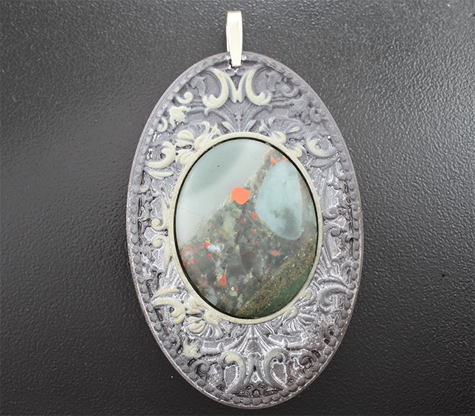 Золото Камея-подвеска «Вишневый сад» с цельным садовым агатом в резной яшме