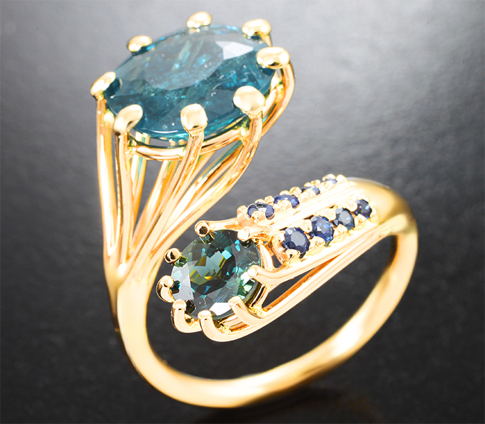 Золото Кольцо с индиголитом турмалином 4,55 карата и синими сапфирами