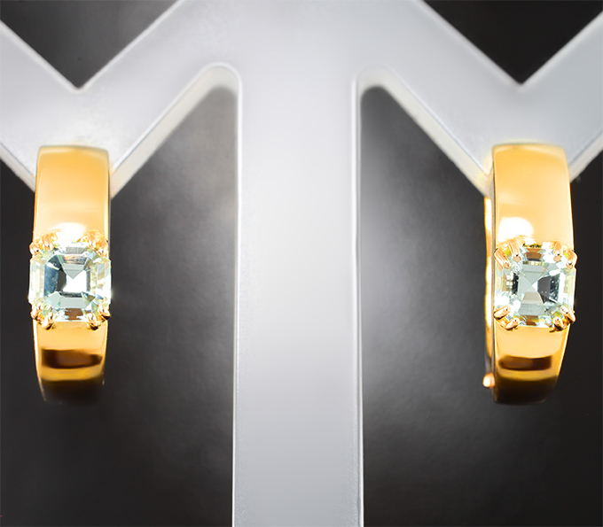 Золото Серьги с изумрудами высокой чистоты 0,99 карата