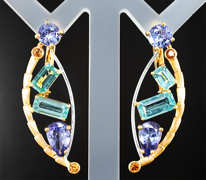 Золото Серьги с «неоновыми» апатитами 4,12 карата, танзанитами 3,85 карата и цирконами