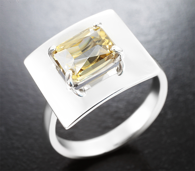 Серебро 925 Кольцо с желтым цирконом 2,9 карата