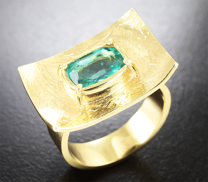 Серебро 925 Кольцо с «неоновым» апатитом 1,5 карата