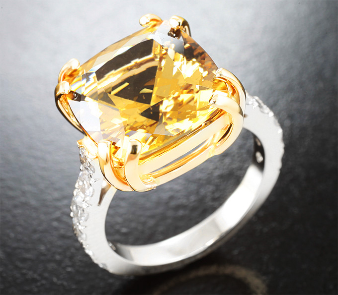 Золото Кольцо с гелиодором 6,6 карата и бесцветными цирконами