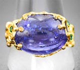 Кольцо с танзанитом 18,83 карата и уральскими изумрудами Золото