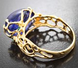 Кольцо с танзанитом 18,83 карата и уральскими изумрудами Золото