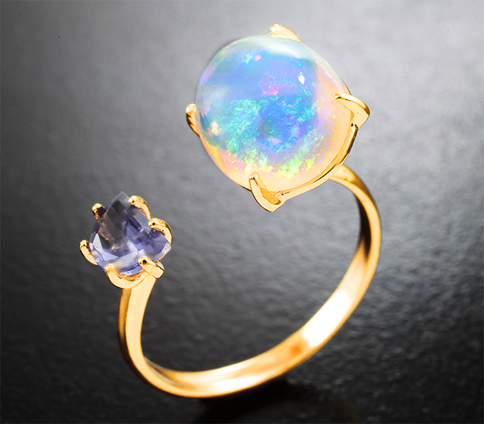 Золото Кольцо с кристаллическим эфиопским опалом 2,63 карата и иолитом