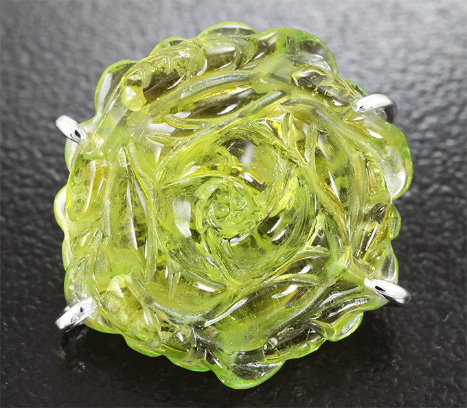 Серебро 925 Брошь с резным зеленым турмалином 11,67 карата