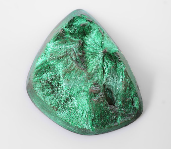 Плисовый уральский малахит на долерите 51,11 карата