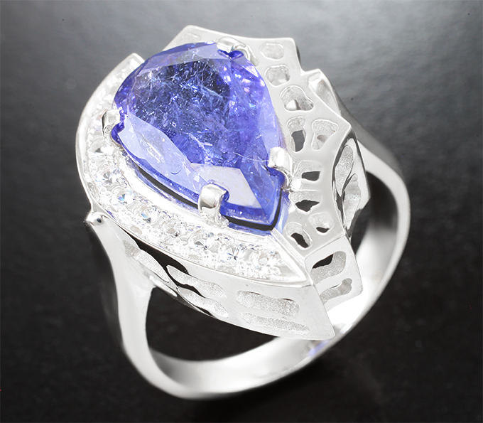 Серебро 925 Кольцо с танзанитом 5,63 карата и бесцветными цирконами