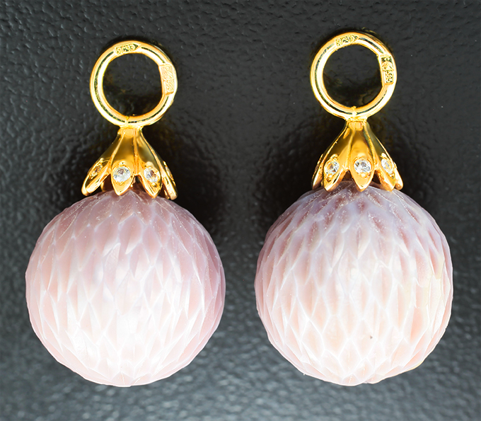 Золото Подвесы для серег с резным жемчугом Edison 30,45 карата и лейкосапфирами