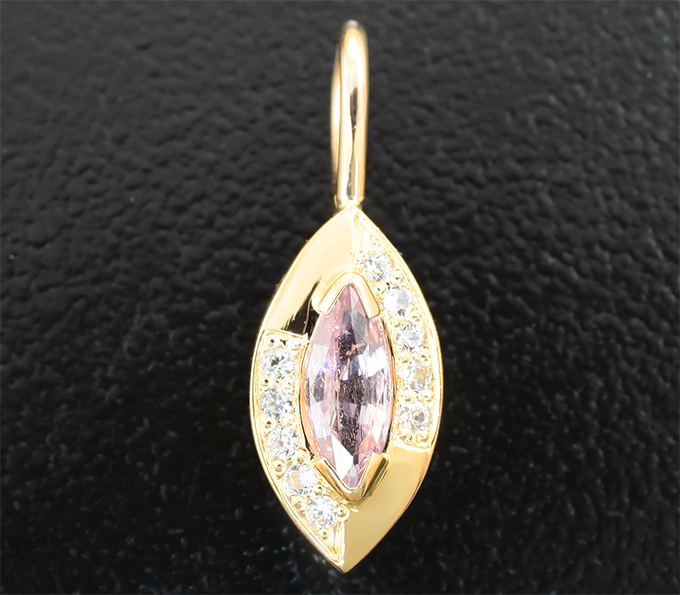 Золото Кулон с розовым цоизитом 0,36 карата и лейкосапфирами