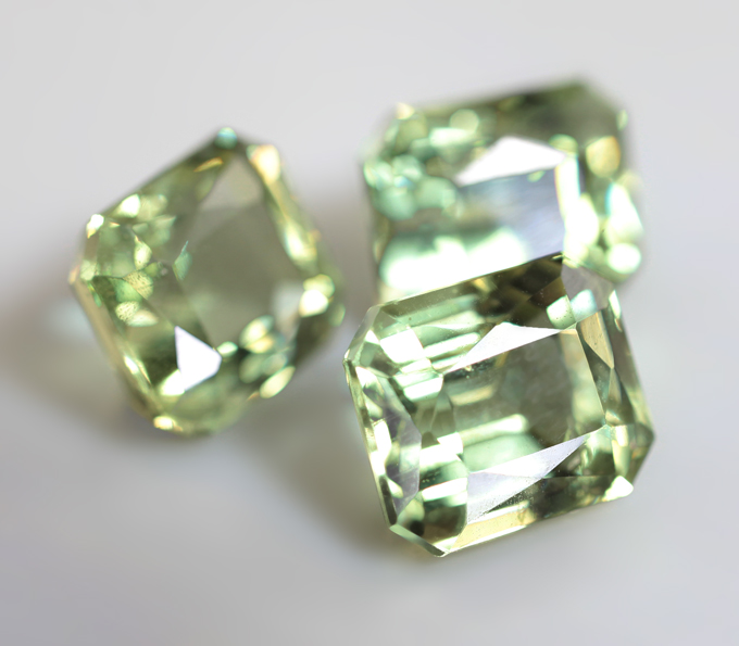 Набор из 3 полихромных "неоновых" апатитов 7,38 карата