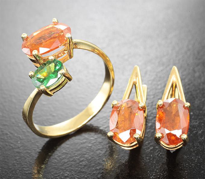 Серебро 925 Комплект с цаворитом топового цвета 0,47 карата и мандариновыми спессартинами 5,22 карата