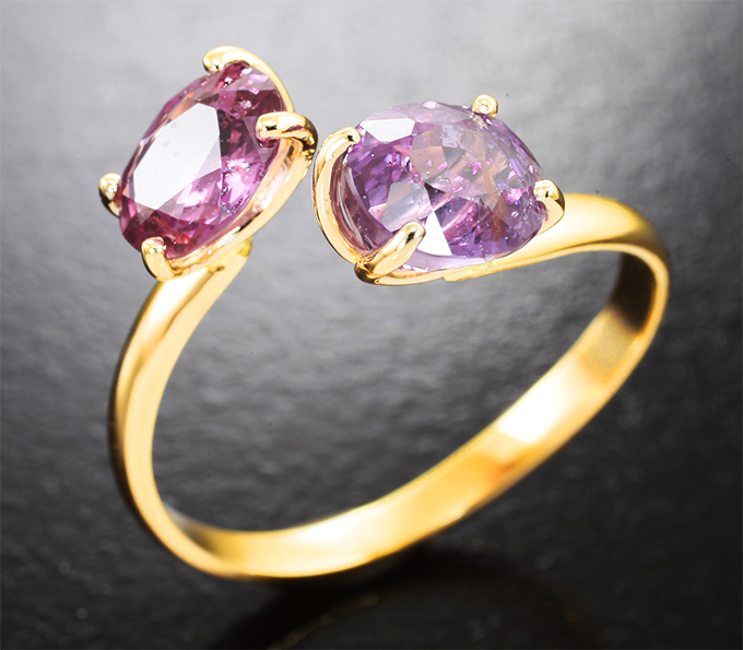 Золото Кольцо с пурпурно-розовыми сапфирами 2,37 карата