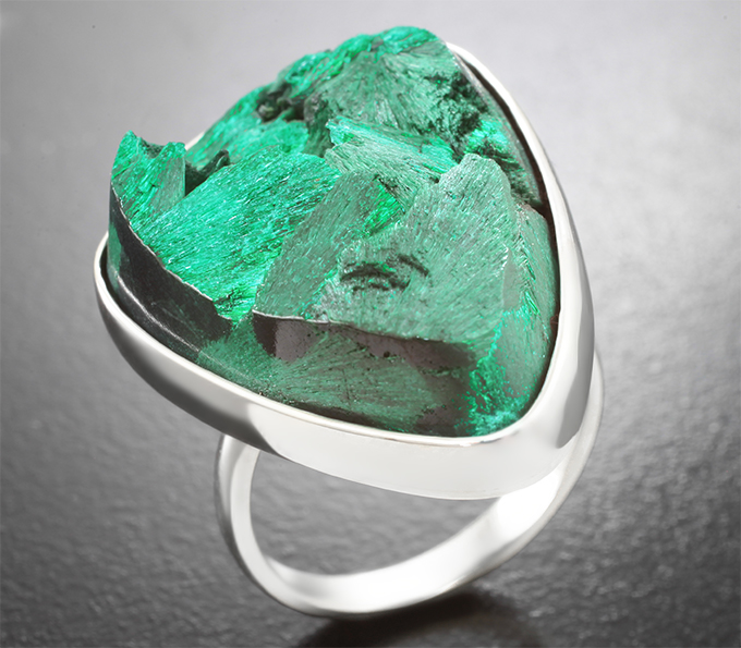 Серебро 925 Кольцо с плисовым уральским малахитом на долерите 41,67 карата