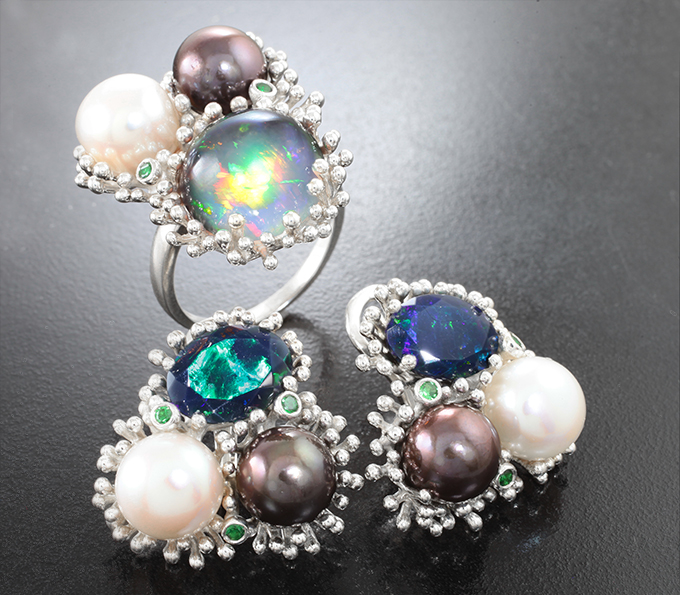 Серебро 925 Комплект с эфиопскими опалами 16,73 карата, морским жемчугом барокко 47,28 карата и цаворитами