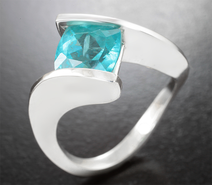 Серебро 925 Кольцо с «неоновым» апатитом 2,91 карата