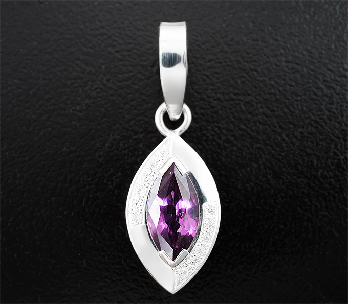 Серебро 925 Кулон с чистейшей пурпурной шпинелью 1,79 карата и лейкосапфирами
