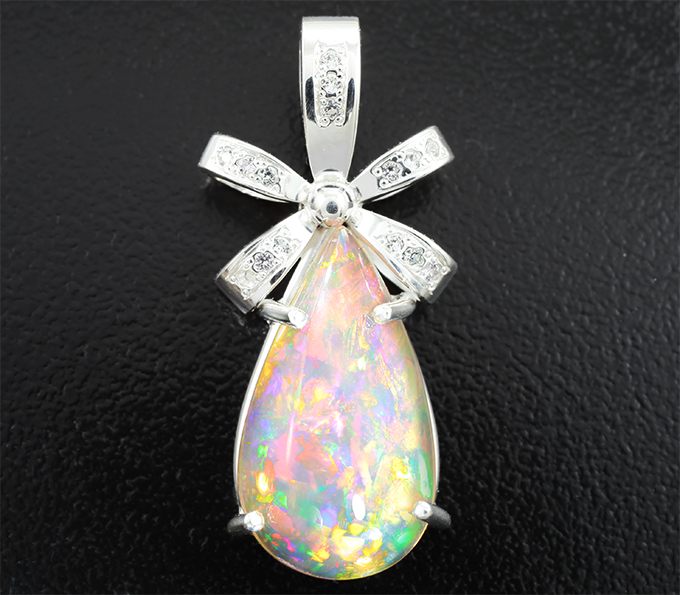 Серебро 925 Кулон с кристаллическим эфоипским опалом 6,12 карата и лейкосапфирами