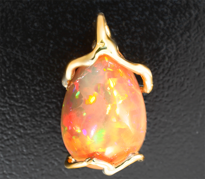 Золото Кулон с кристаллическим эфиопским опалом 4,31 карата