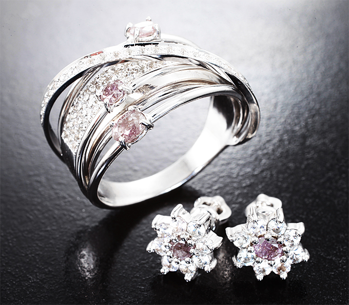 Золото Комплект с розовыми бриллиантами 0,7 карата и лейкосапфирами