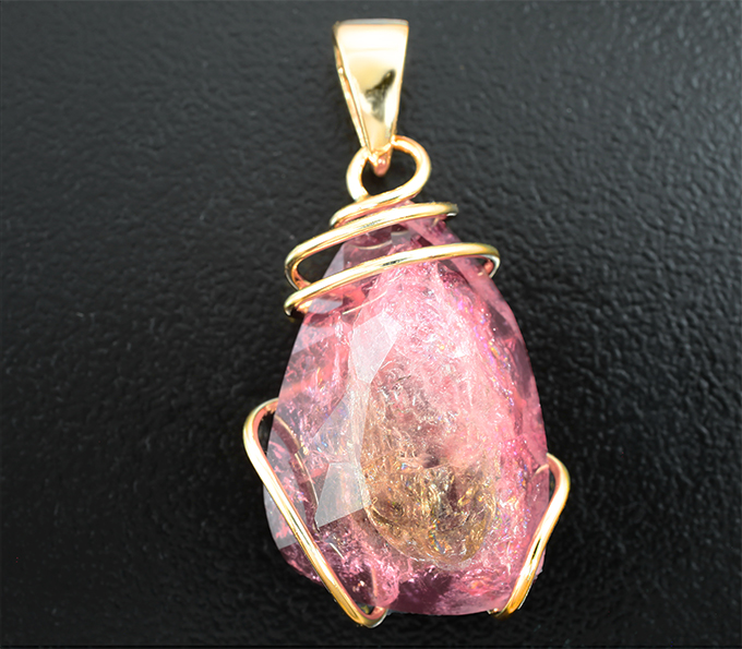 Золото Кулон с полихромным турмалином авторской огранки 16,42 карата