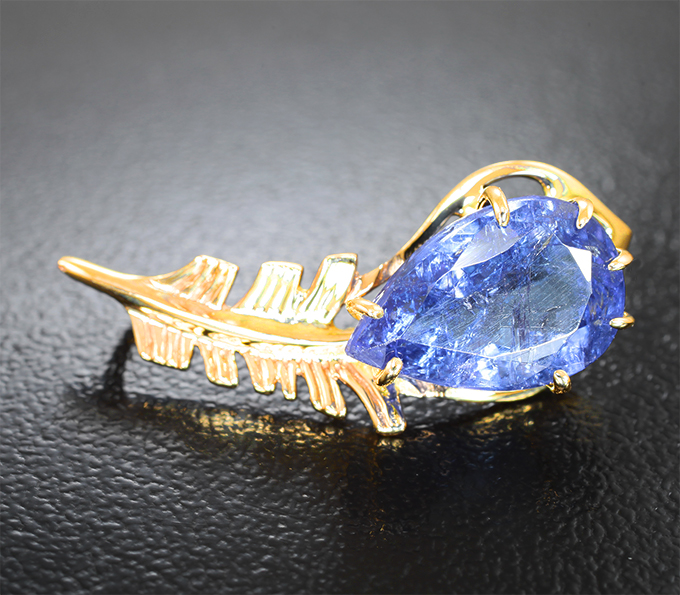 Золото Кулон с танзанитом 4,55 карата