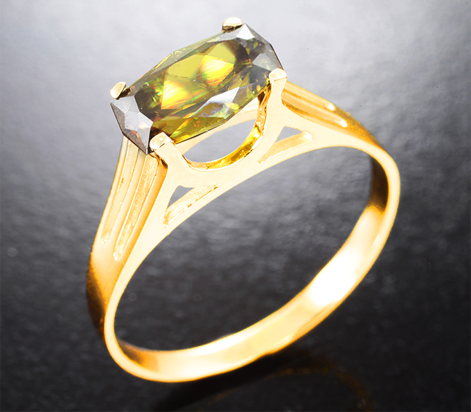Золото Кольцо с желто-зеленым сфеном авторской огранки 1,76 карата