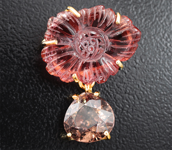 Золото Кулон с резным турмалином 5,27 карата и оранжевато-желтым цирконом высокой чистоты 2,89 карата